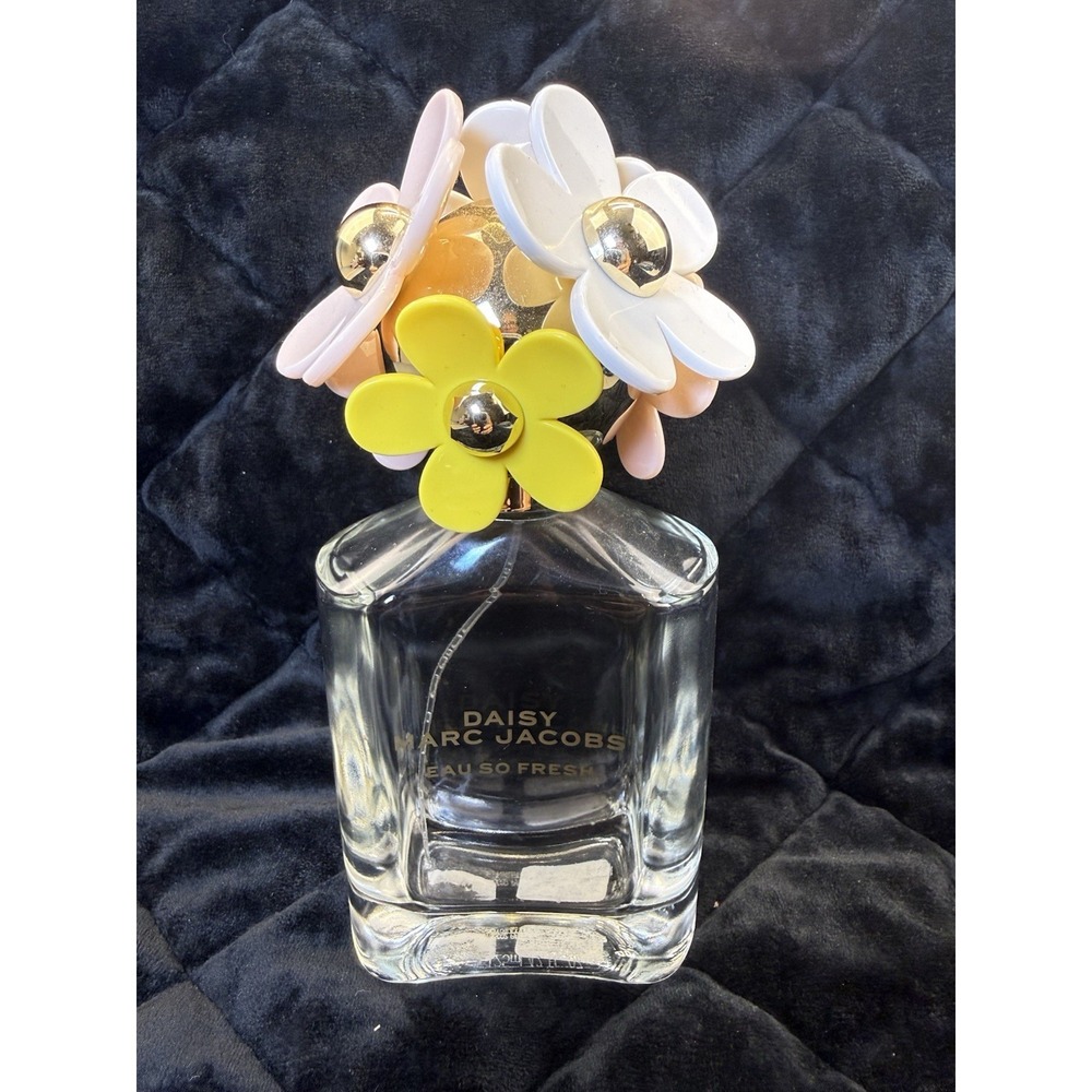 EMPTY Daisy by Marc Jacobs Eau De Toilette 4.25 fl oz Bottle
